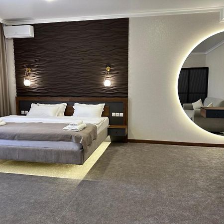 Grand Way Hotel Тараз Екстериор снимка