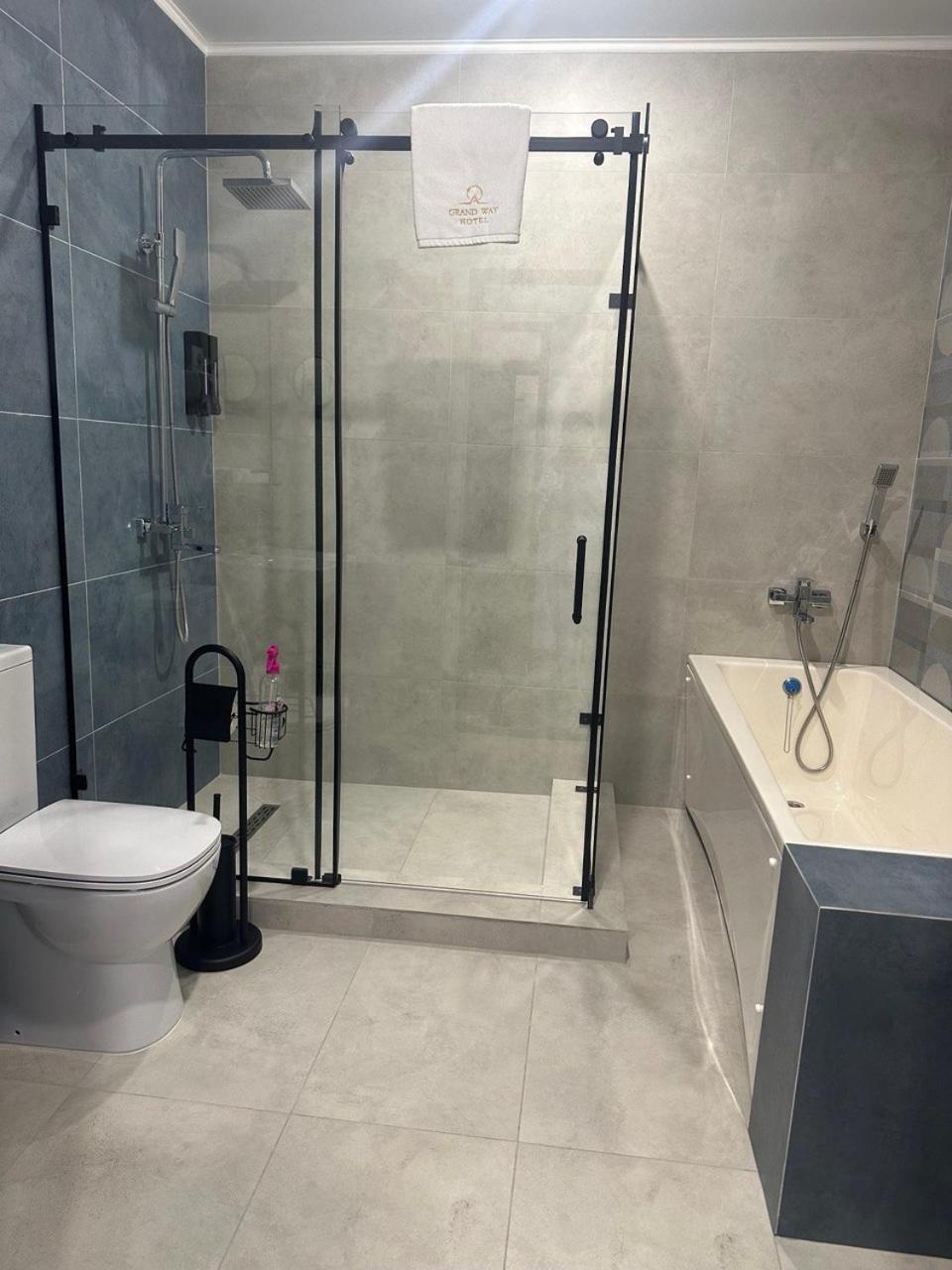 Grand Way Hotel Тараз Екстериор снимка