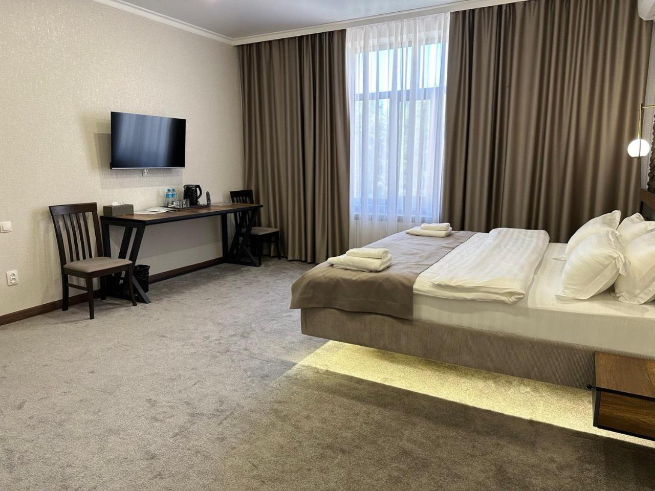 Grand Way Hotel Тараз Екстериор снимка