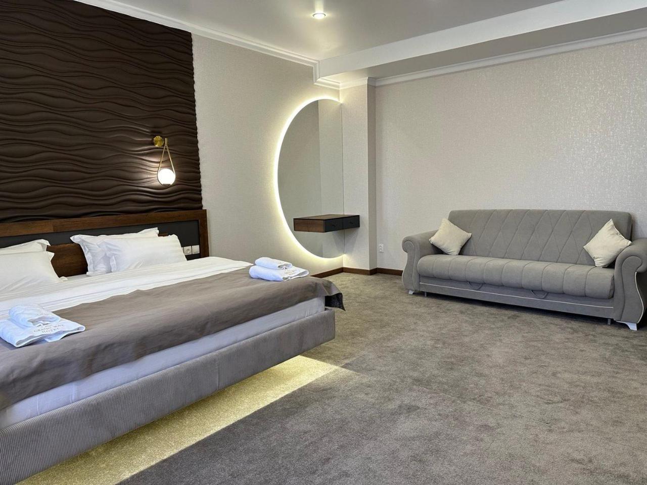 Grand Way Hotel Тараз Екстериор снимка