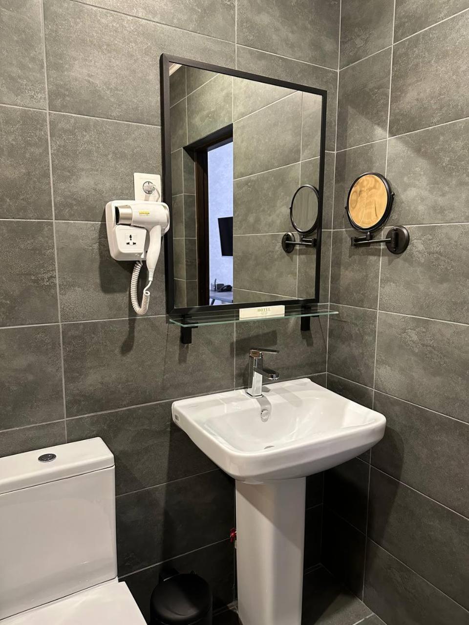 Grand Way Hotel Тараз Екстериор снимка