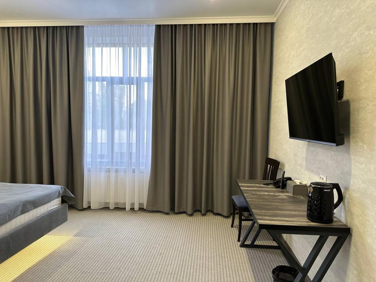 Grand Way Hotel Тараз Екстериор снимка
