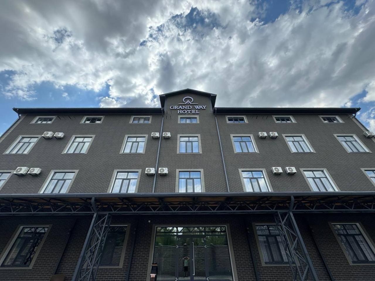 Grand Way Hotel Тараз Екстериор снимка