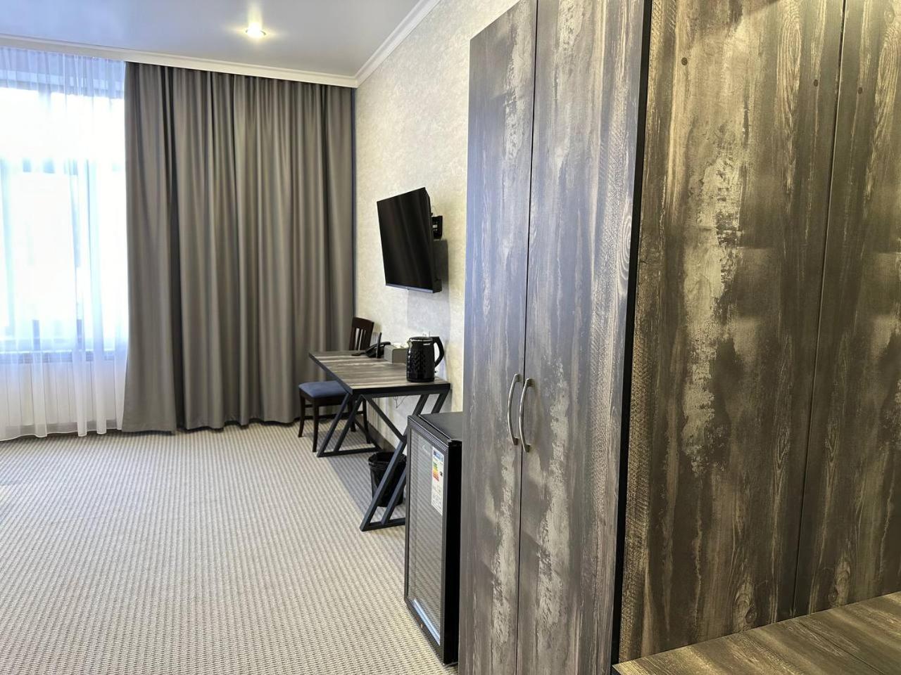 Grand Way Hotel Тараз Екстериор снимка